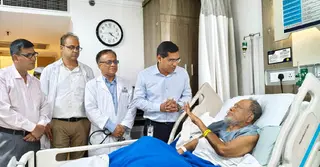 হাসপাতালে চিকিৎসাধীন রফিকুল ইসলামের শারীরিক অবস্থার খোঁজ নিয়েছেন প্রধানমন্ত্রী